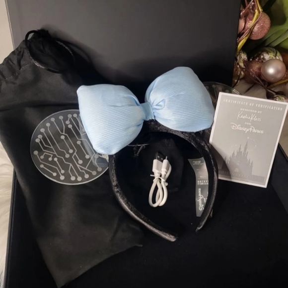 NEW Disney Parks Light-up Designer Karlie Kloss Ears Headband Limited Release LR - Picture 10 of 15